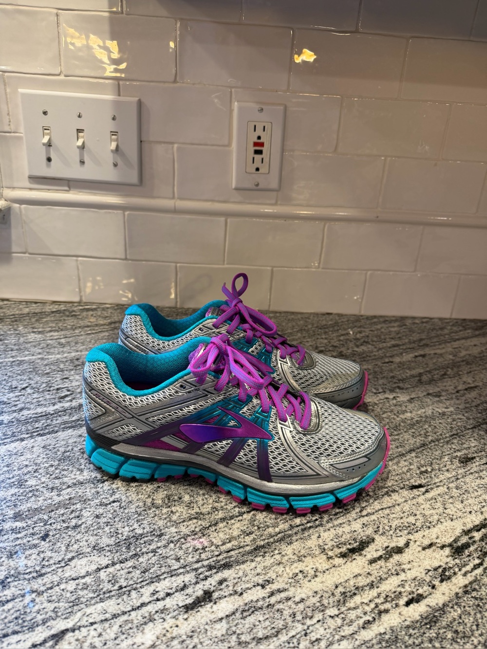 Women’s Brooks Adrenaline 17 Size 9